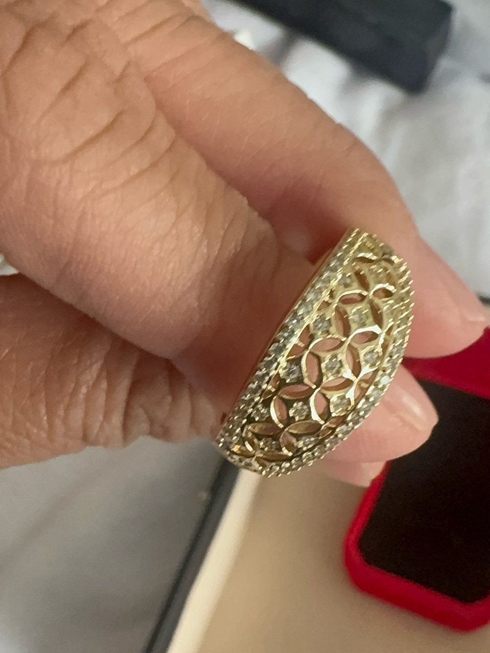 Gold-Tone Filigree Dome Ring - Elegant Women's Fashion Jewelry